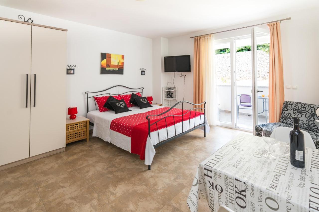 Apartments Veronika Паг Экстерьер фото