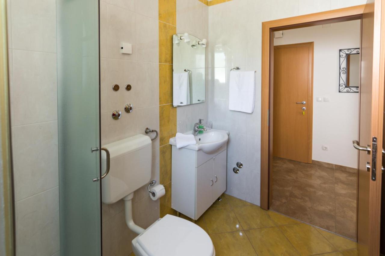 Apartments Veronika Паг Экстерьер фото