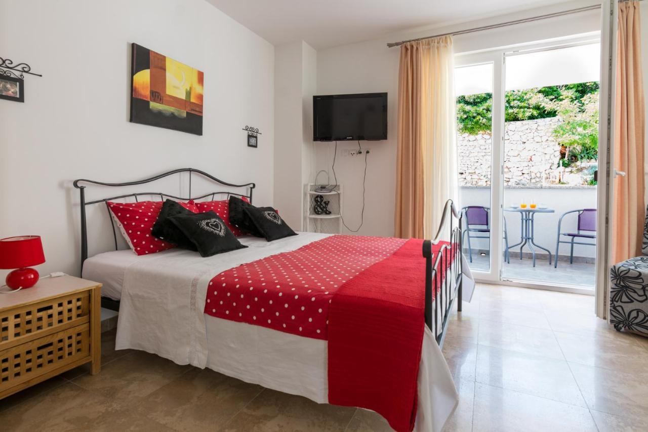 Apartments Veronika Паг Экстерьер фото