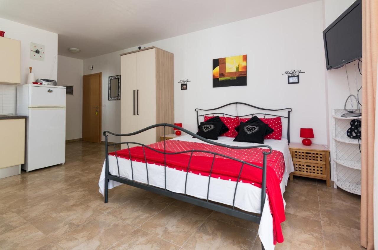 Apartments Veronika Паг Экстерьер фото