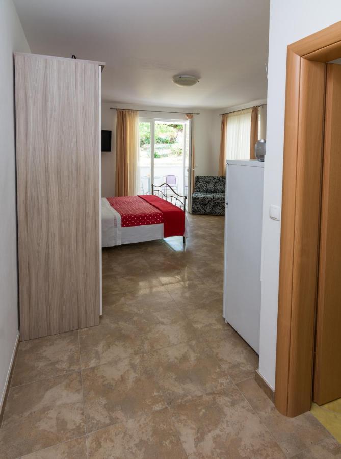 Apartments Veronika Паг Экстерьер фото
