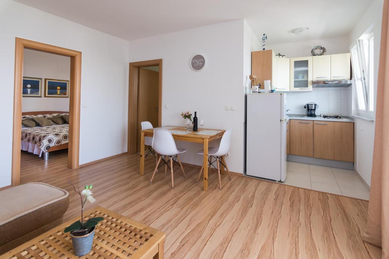 Apartments Veronika Паг Экстерьер фото