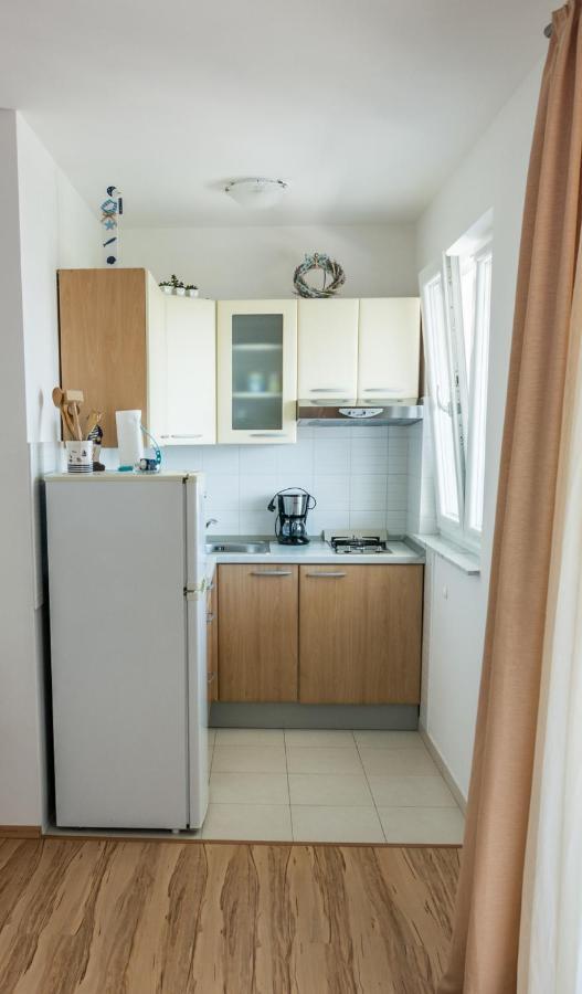 Apartments Veronika Паг Экстерьер фото