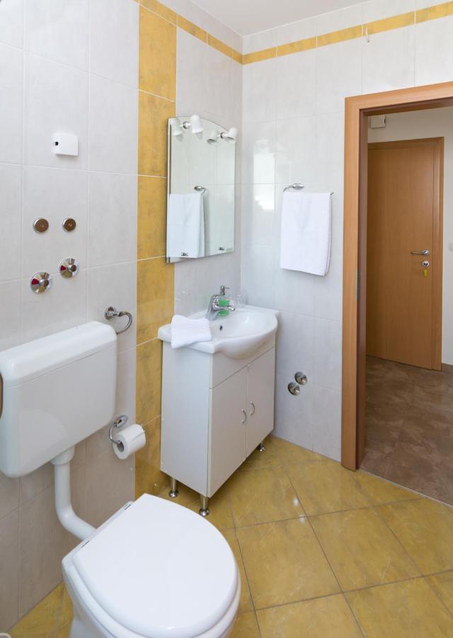 Apartments Veronika Паг Экстерьер фото