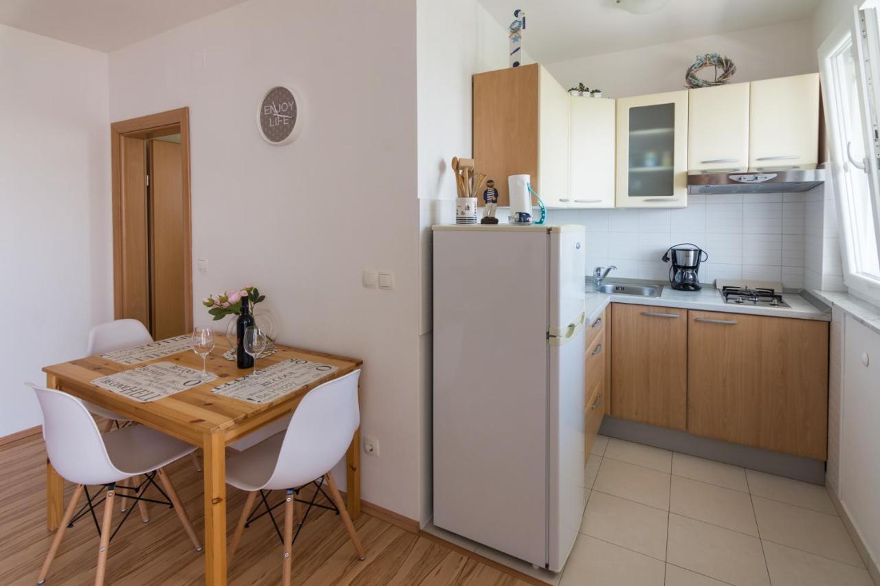 Apartments Veronika Паг Экстерьер фото