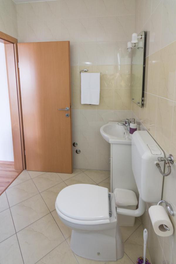 Apartments Veronika Паг Экстерьер фото