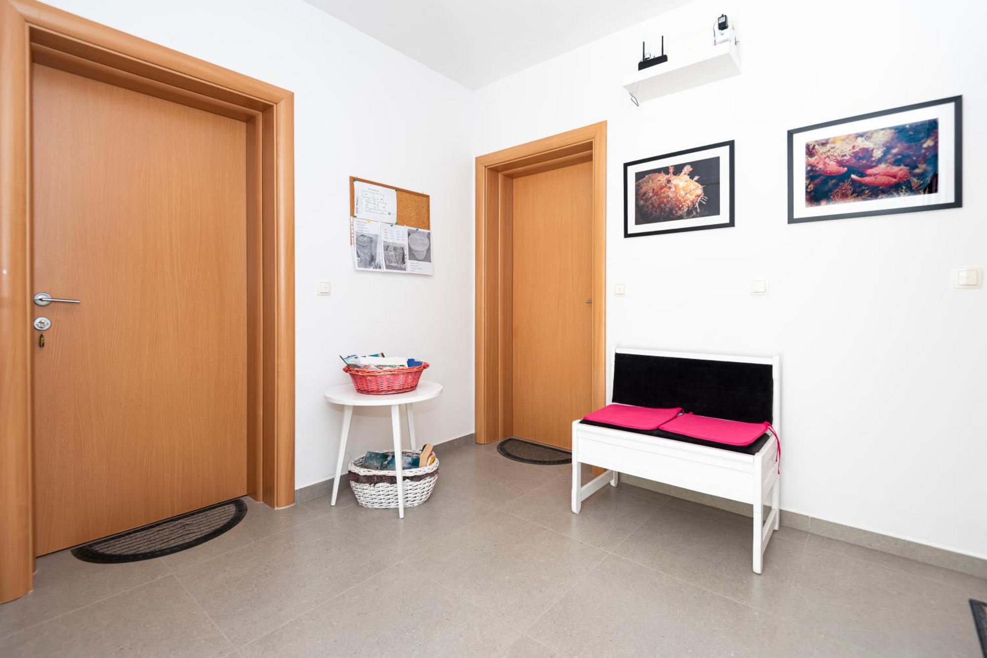 Apartments Veronika Паг Экстерьер фото