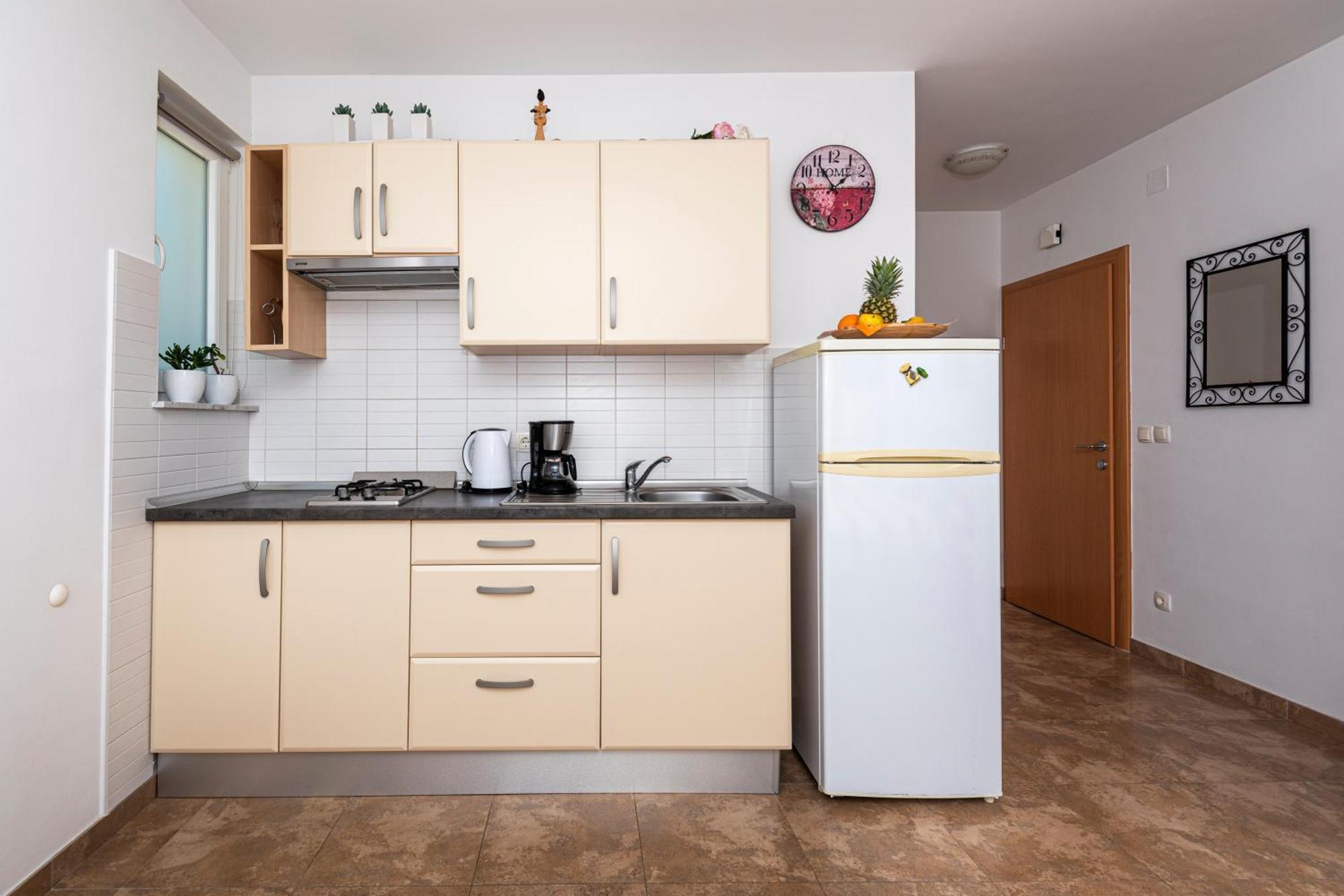 Apartments Veronika Паг Экстерьер фото